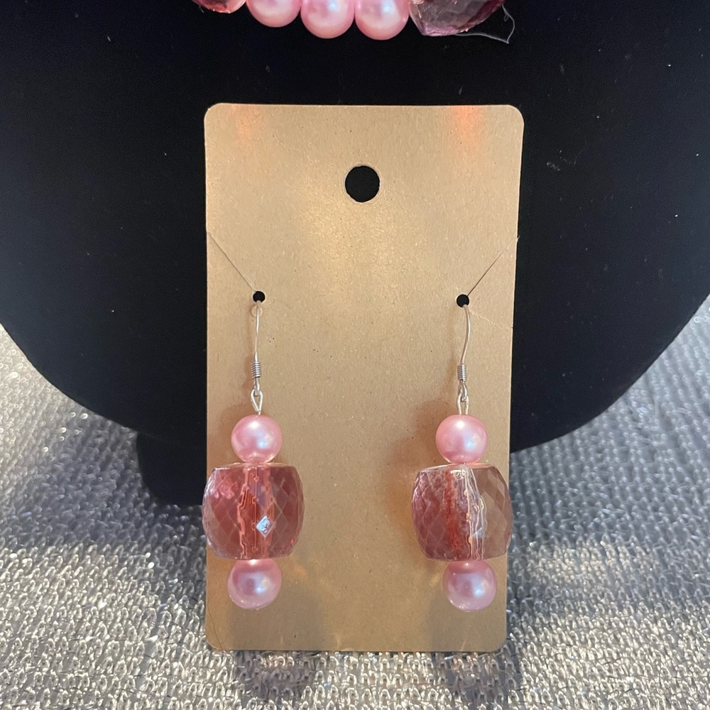 Necklace & Pierced Earring Set with Pink and Red Beads. - Picture 6 of 9